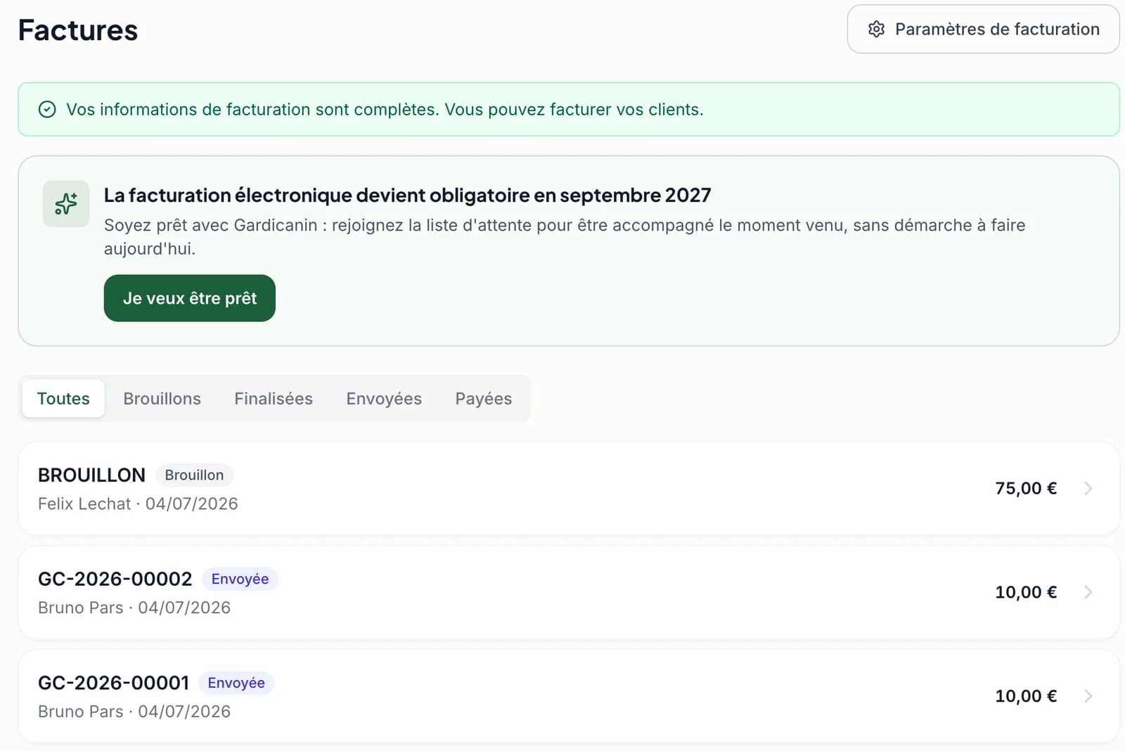 Liste des factures archivées avec filtres par statut