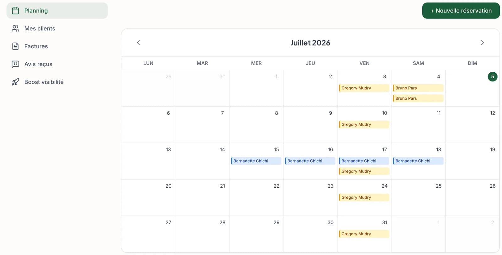 Vue calendrier mensuelle du planning d'un dogsitter